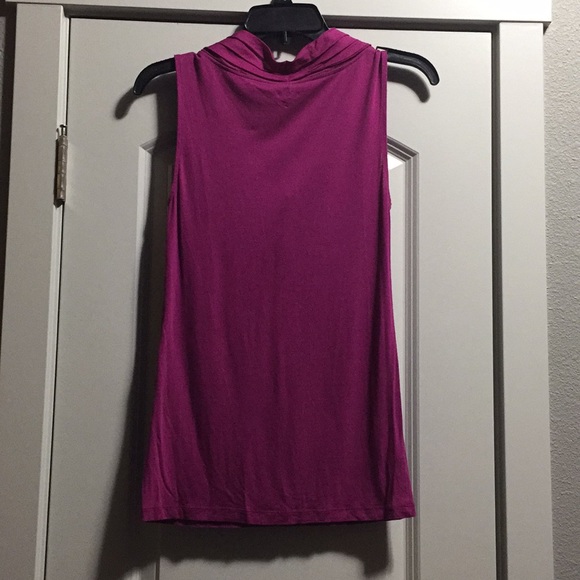 Loft fuschia colored tank size XS. Cute front tie - Picture 3 of 3